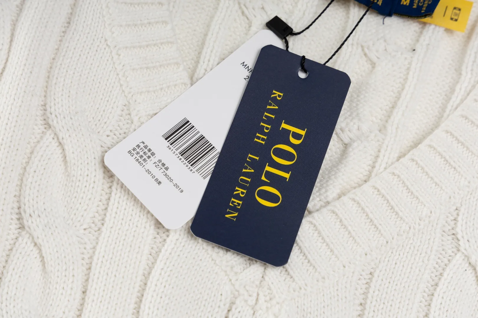 P176 #R82 Ralph Lauren Small Label Cable V Neck Vest Sleeveless Twist Sweater Women's Top Size: XS S M L Color: White Yellow Light Blue Pink Khaki Gray Navy Black Classic Cotton Yarn 100% White Cotton High Quality Classic Style Has Always Been Popular! The workmanship details are very good! Wearing a vest with a shirt is always the standard, with classic brand embroidery on the chest! All major stars have the same style! Best for couples. High quality goods! Xinjiang cotton micro-elastic and smooth fabric has excellent quality. Pure cotton is soft and skin-friendly. Length: 60/61/63/65 Bust: 44/46/49/52 Shoulder width: 36/37.5/39/41